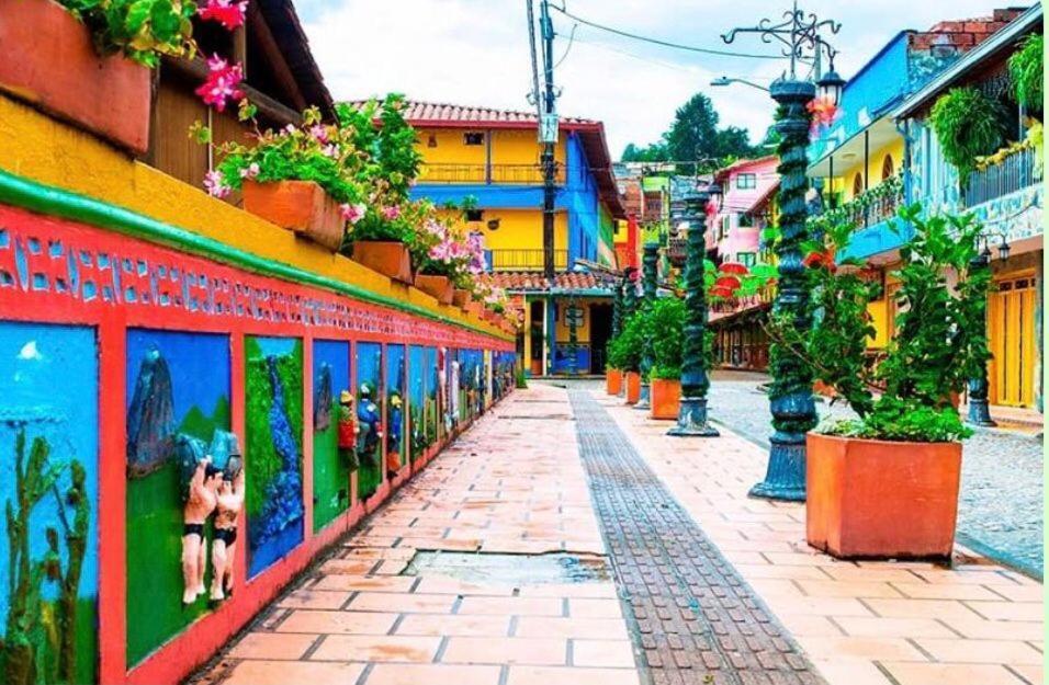 La plazoleta apartamento Apartment Guatape Bagian luar foto